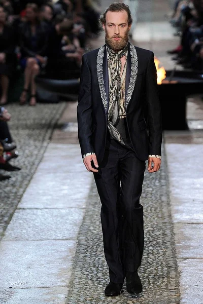 Look 1